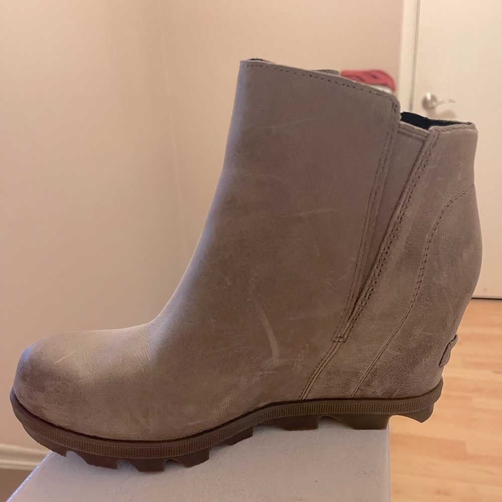 Sorel Joan of arctic wedge ll booties.